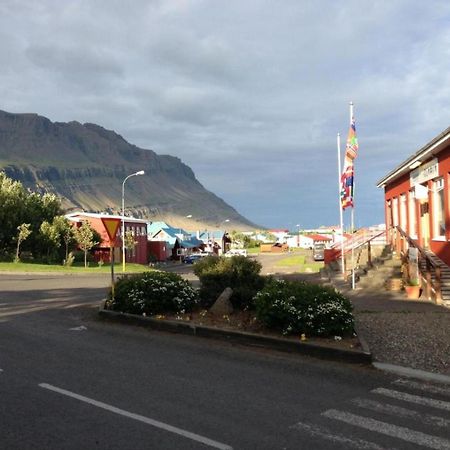 Hotel Post Breiddalsvik Экстерьер фото