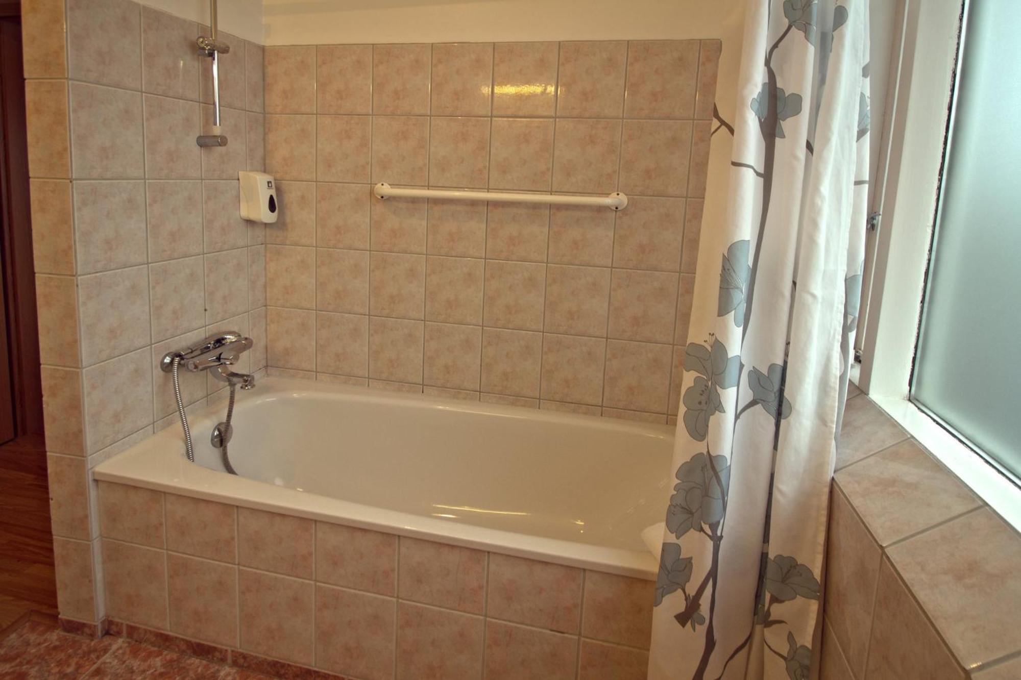 Hotel Post Breiddalsvik Экстерьер фото