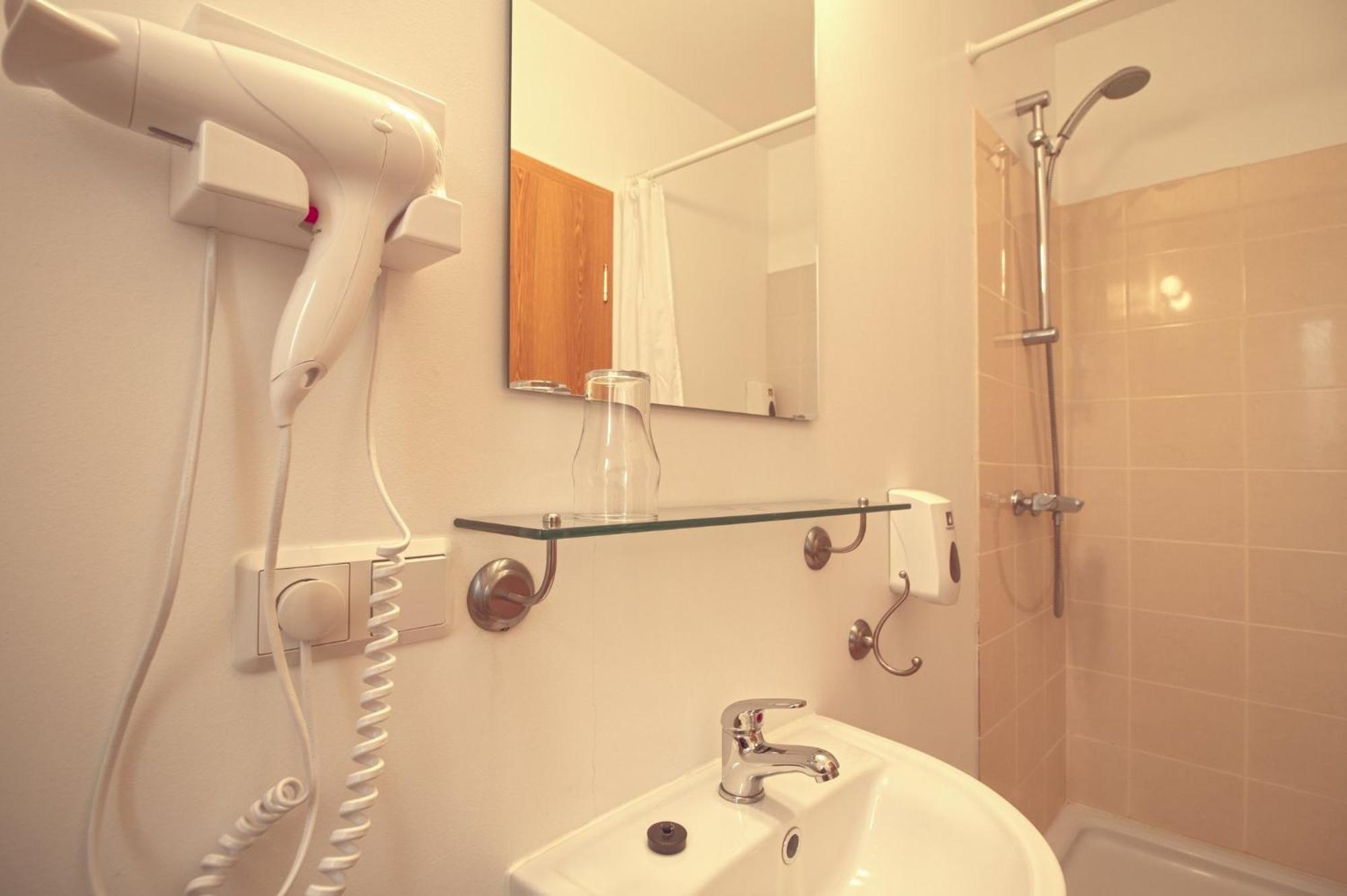 Hotel Post Breiddalsvik Экстерьер фото